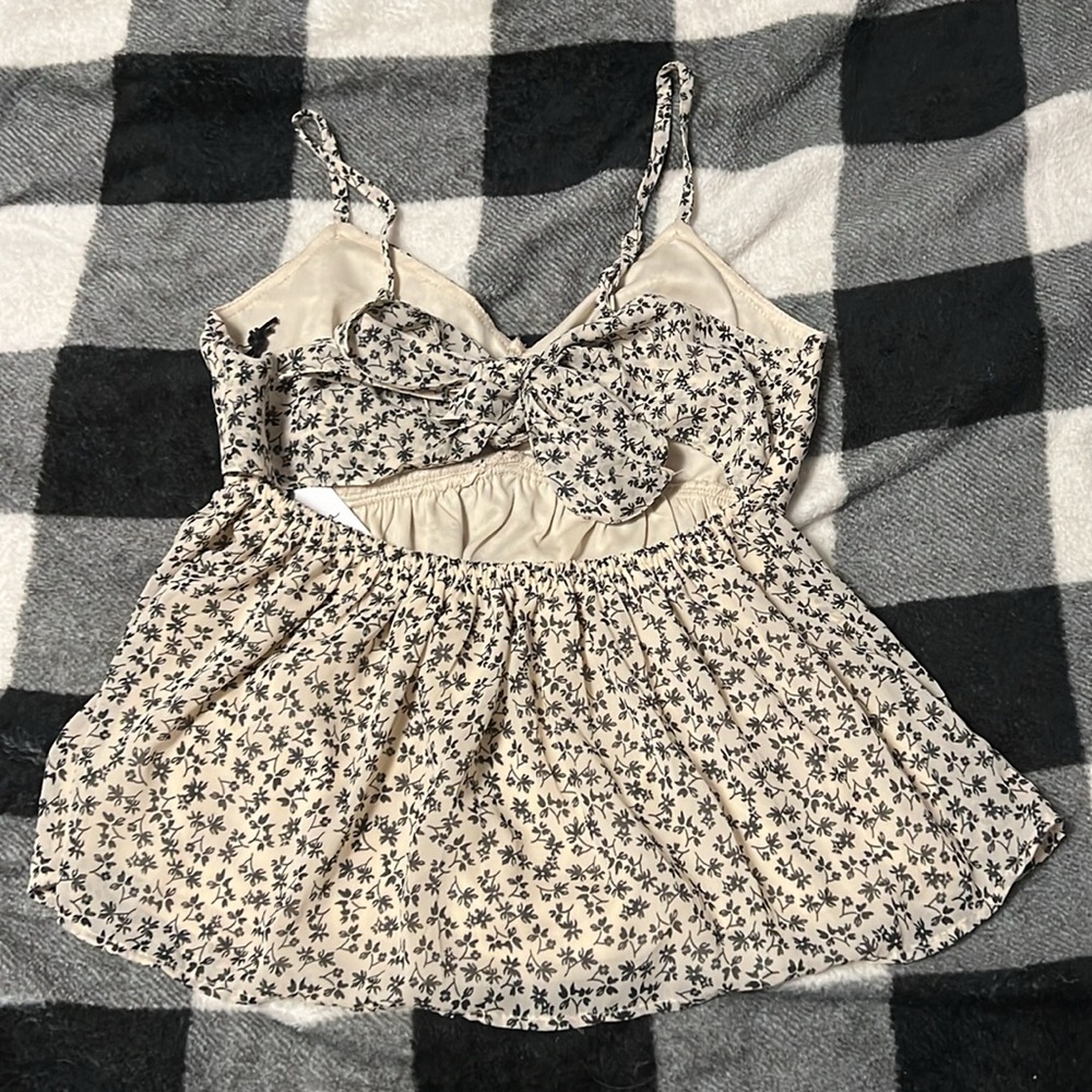 Japna Spaghetti Strap Tie Back Blouse. Size Small. Cream/Tan and Black floral - Picture 6 of 12
